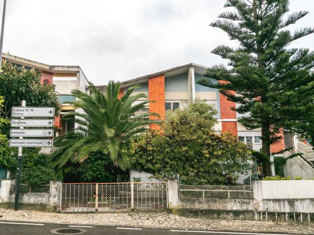Moradia T5 em Rio de Mouro