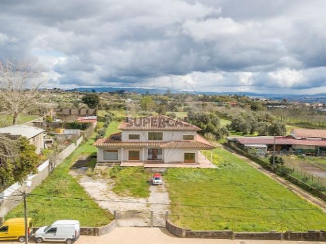 Moradia T5 em São Martinho de Árvore e Lamarosa