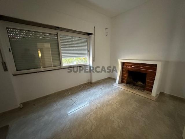 Moradia T5 em Santiago Maior e São João Baptista