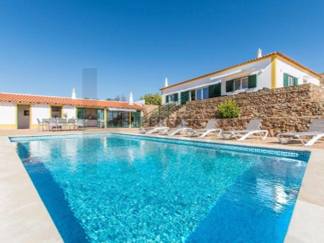 Moradia T5 em Tunes, Silves Refúgio Exclusivo no Algarve