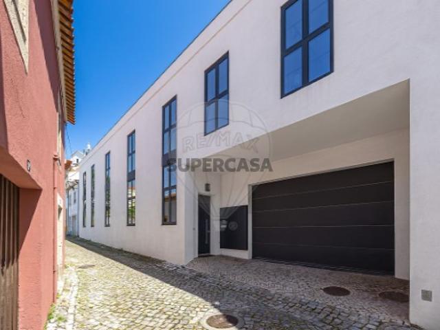 Moradia T5 em União Freguesias Santa Maria, São Pedro e Matacães
