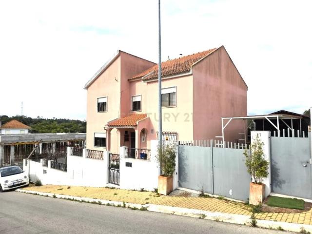 Moradia T5 em Vale Fetal 369.000€