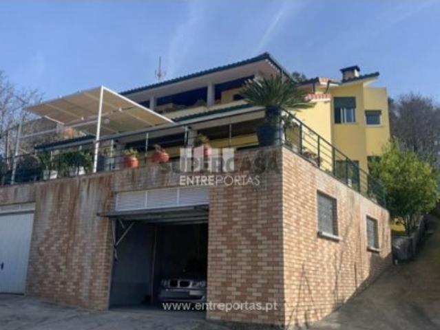 Moradia T5 em Vila e Roussas