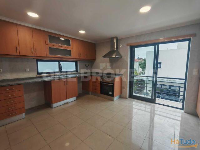 Moradia T5 Feijó em Almada | 26064079693