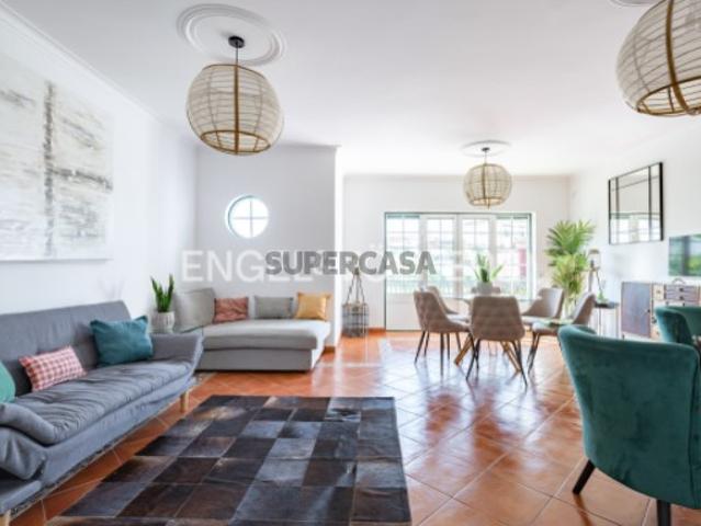Moradia T5 Geminada com Terraço na Azambuja