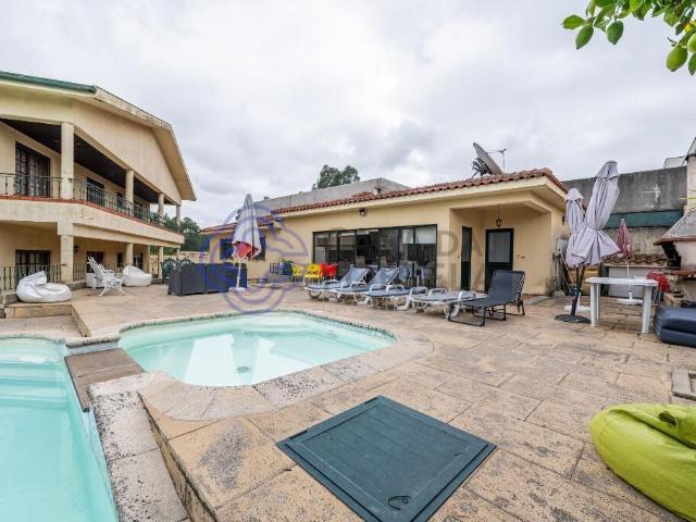 Moradia T5 independente com piscina a poucos minutos saída A. 293m² Bougado Santiago