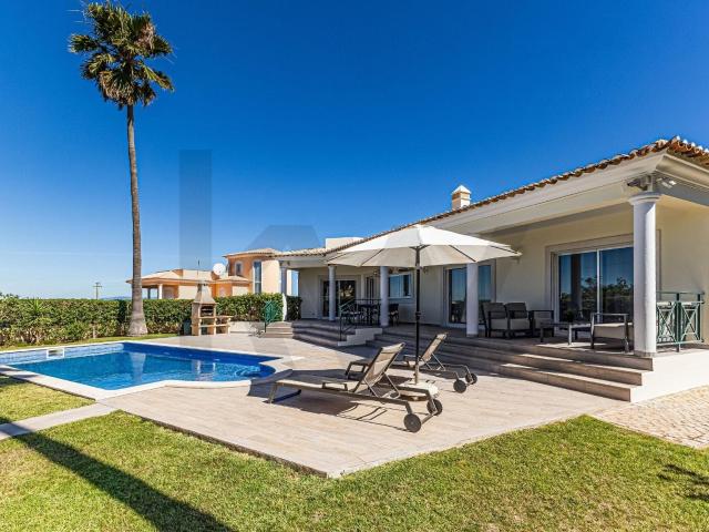 Moradia T5 isolada com Piscina, Garagem e Amplos Salões no A. 332m² Algoz e Tunes