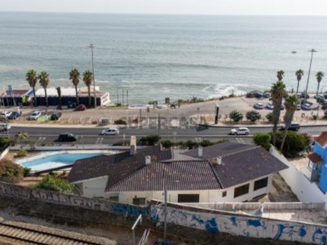 Moradia T5 Isolada com Piscina Privativa na Primeira Linha de Mar