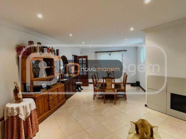 Moradia T5 Isolada no Centro de Oliveirinha | 26084060364