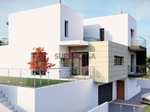 Moradia T5 Isolada Santa Clara Nova