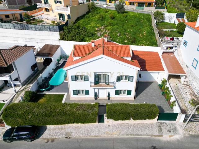 Moradia T5 Luxo| Caneças, com Piscina