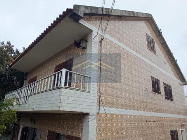 MORADIA T5 PARA RECUPERAÇÃO, VILA NOVA DA CAPARICA
