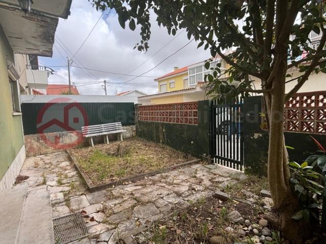 Moradia T5 para remodelação total em Algueirão, Sintra
