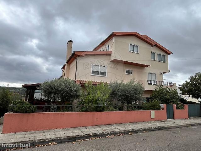 Moradia T5 para venda
