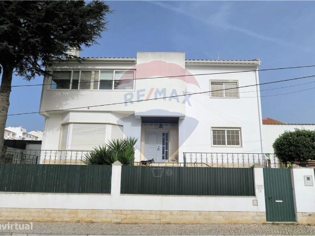 Moradia T5 para venda