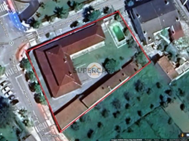 Moradia T5 para venda no centro da Vila da Lousã