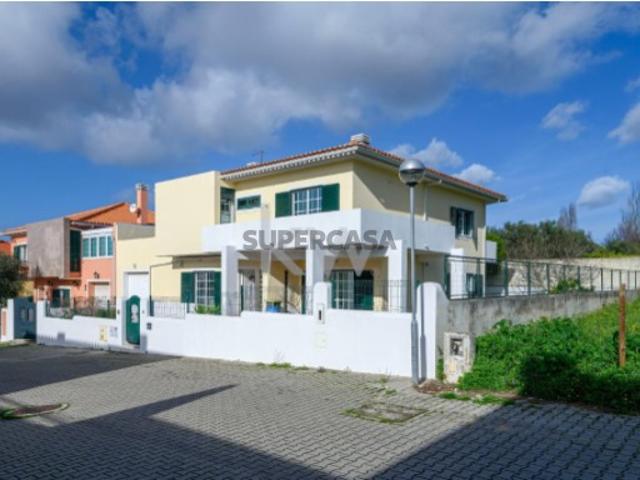 Moradia T5 remodelada e espaçosa, em Azeitão