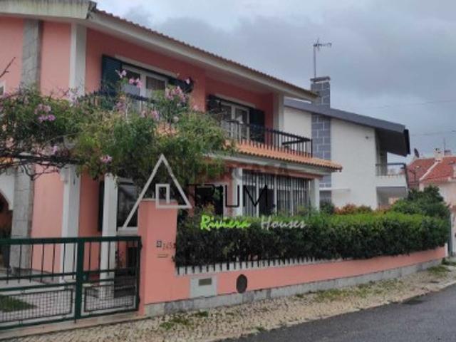Moradia T5 Remodelada em Zona Nobre de São Domingos de Rana Conforto e Qualidade de Vida!