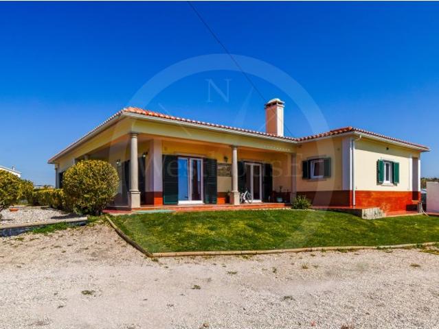 Moradia T5 renovada, com 265m2 de área bruta, em terreno com 2.975m2 na Cerca, Silveira, Torres Vedras