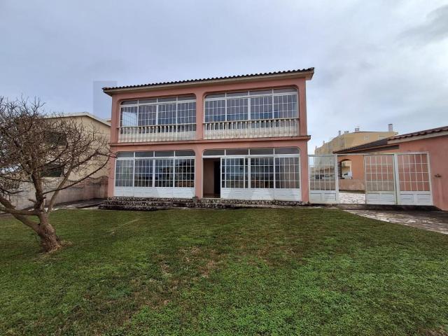 Moradia T5 Segunda Linha de Mar em Santa Cruz