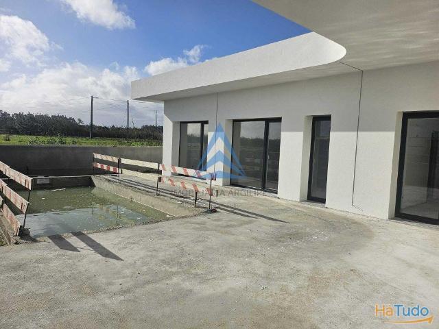 Moradia T5 Térrea Piscina e Jardim | 26084000158