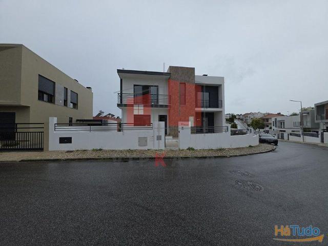 Moradia T5 totalmente remodelada | 26064080612