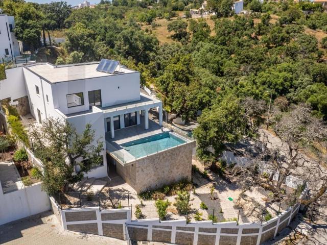 Moradia T5 unifamiliar de arquitetura contemporânea c/ piscina aquecida, em São Brás de Alportel, São Brás de Alportel, São brás de alportel