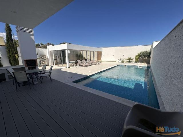 Moradia T5 Venda em Montenegro,Faro | 26073957002