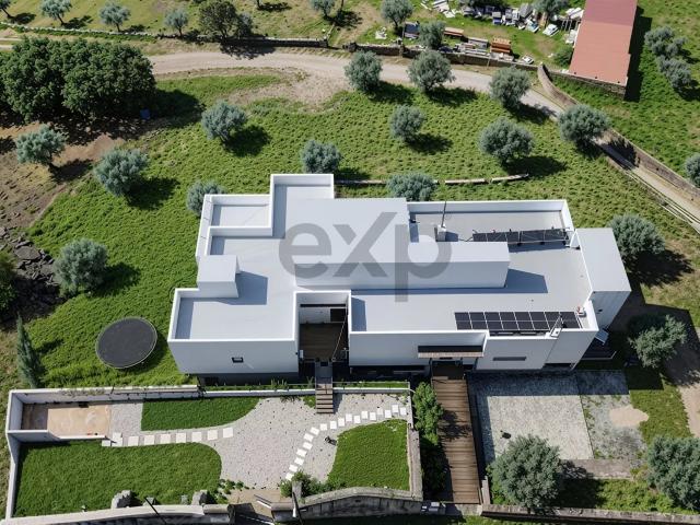 Moradia T5 2 habitações T3 + T2 337m² Crato e Mártires, Flor da Rosa e Vale do Peso