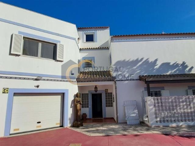 Moradia T6+1 em Ferragudo, constituida por 2 apartamentos e. 836m² Ferragudo