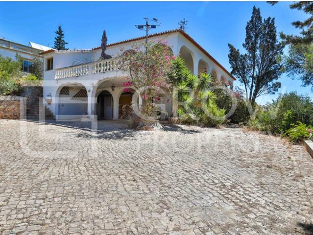 Moradia T6+2, com vista mar, em Albufeira