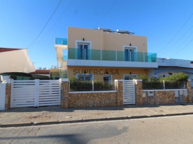 Moradia T6+2 em Sagres Próxima da Praia e com Vista Mar