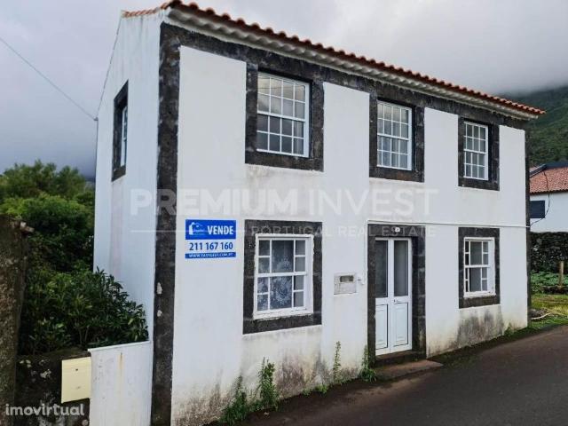 Moradia T6 para Renovar na Prainha junto ao mar, Ilha do Pico
