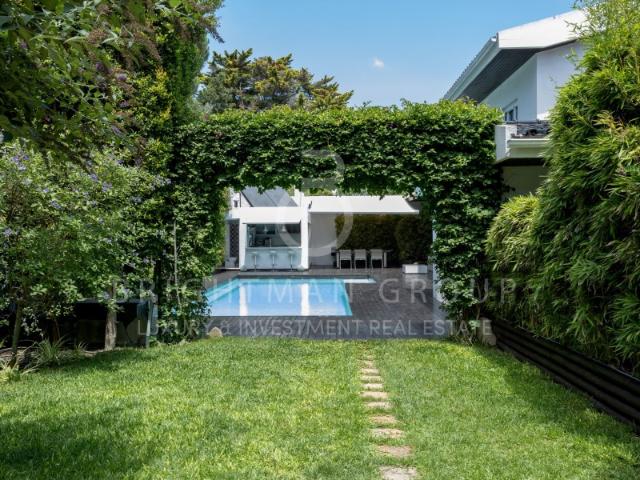 Moradia T6 com jardins, piscina e vista rio no Restelo