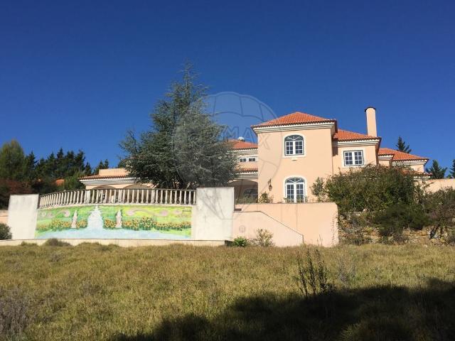 Moradia T6 à venda em Belas