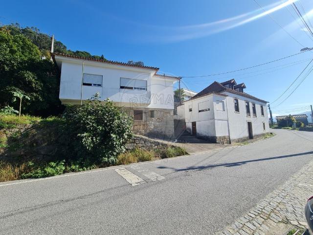 Moradia T6 à venda em Ribadouro