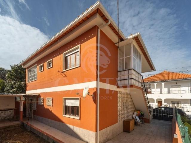 Moradia T6 Bifamiliar