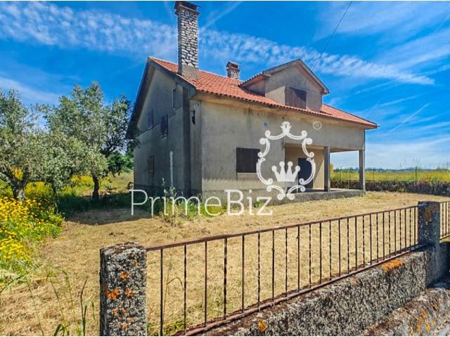 Moradia T6 com terreno em Vila Franca das Naves