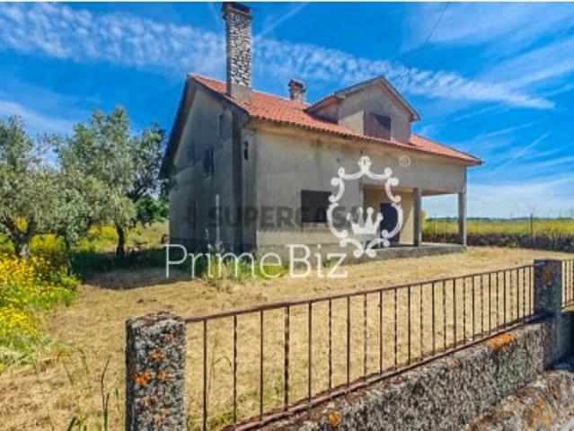 Moradia T6 com terreno em Vila Franca das Naves