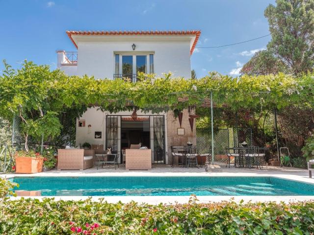 Moradia T6 com Vista Mar, Piscina e Apartamento Independente – Estoril, Cascais