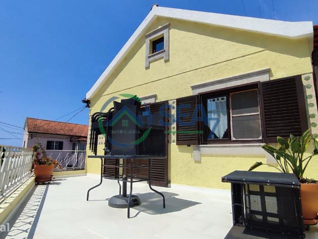Moradia T6 com vistas mar em Belinho