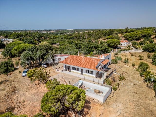 Moradia T6 com Dois Fogos Excelente Oportunidade de Invest. 396m² Almancil