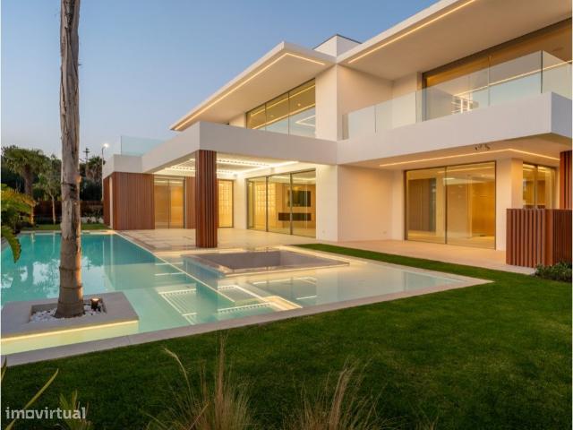 Moradia T6 com jardim e piscina aquecida em Birre, Cascais