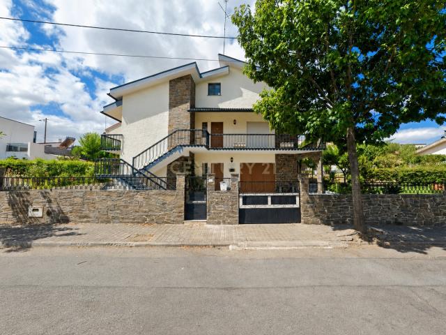 Moradia T6 com jardim em Vila Nova de Foz Côa