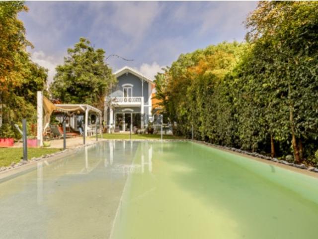 Moradia T5 com piscina, no Monte do Estoril, Cascais