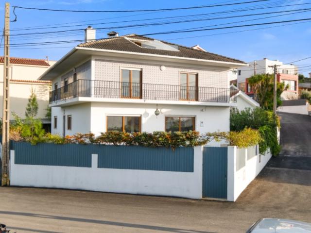 Moradia T6 com Piscina a Sal em Alcabideche Espaço, Modernidade e Conforto a Minutos do Estoril