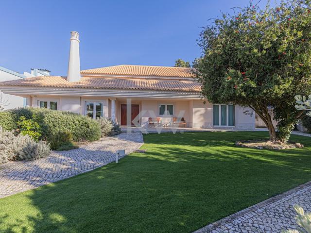 Elegante moradia T6 com Piscina Verdizela, Seixal perto da Aroeira