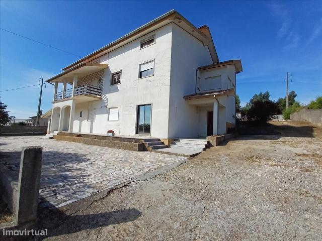 Moradia T6 com Piscina e Jardim em Nogueira do Cravo