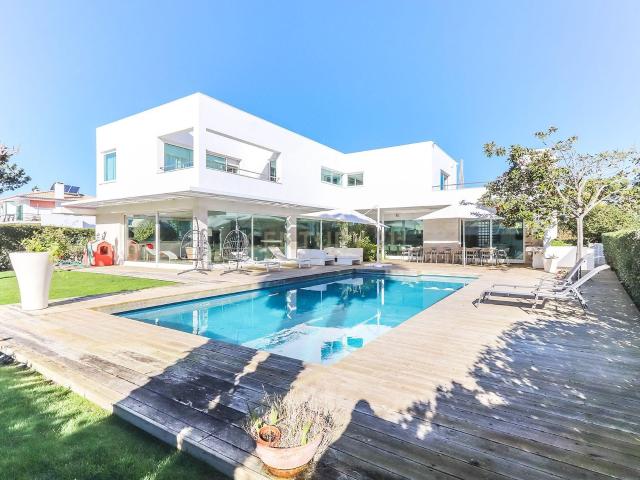 Moradia T6 de Luxo em Soltroia – Exclusividade, Conforto e Vida à Beira Mar