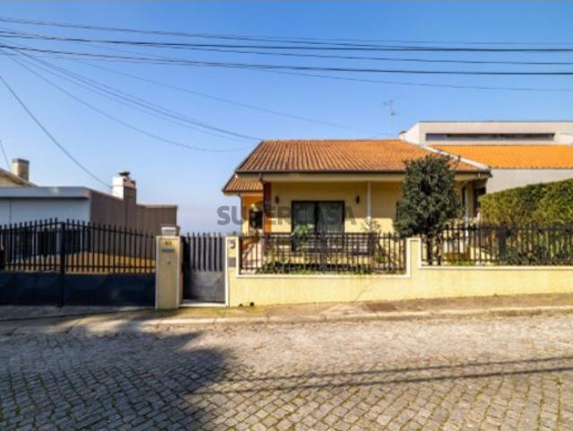 Moradia T6 em Mafamude e Vilar do Paraíso
